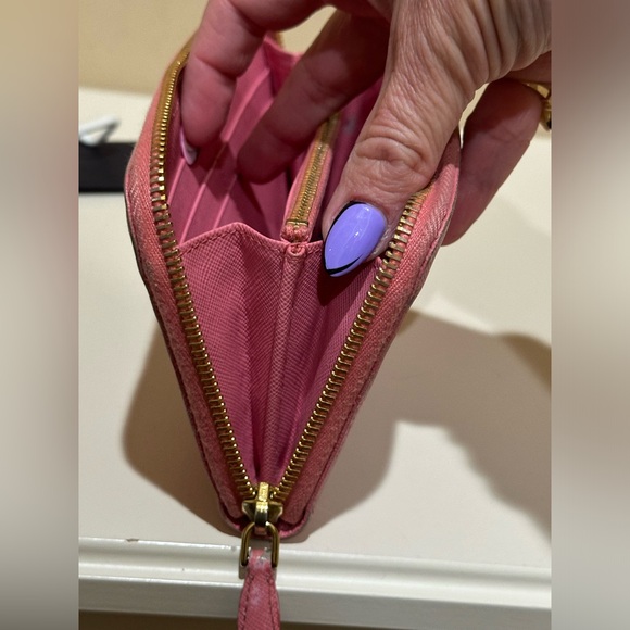Prada Saffiano Bubblegum Pink Continental Zippy Wallet w/authenticity card - Picture 2 of 16